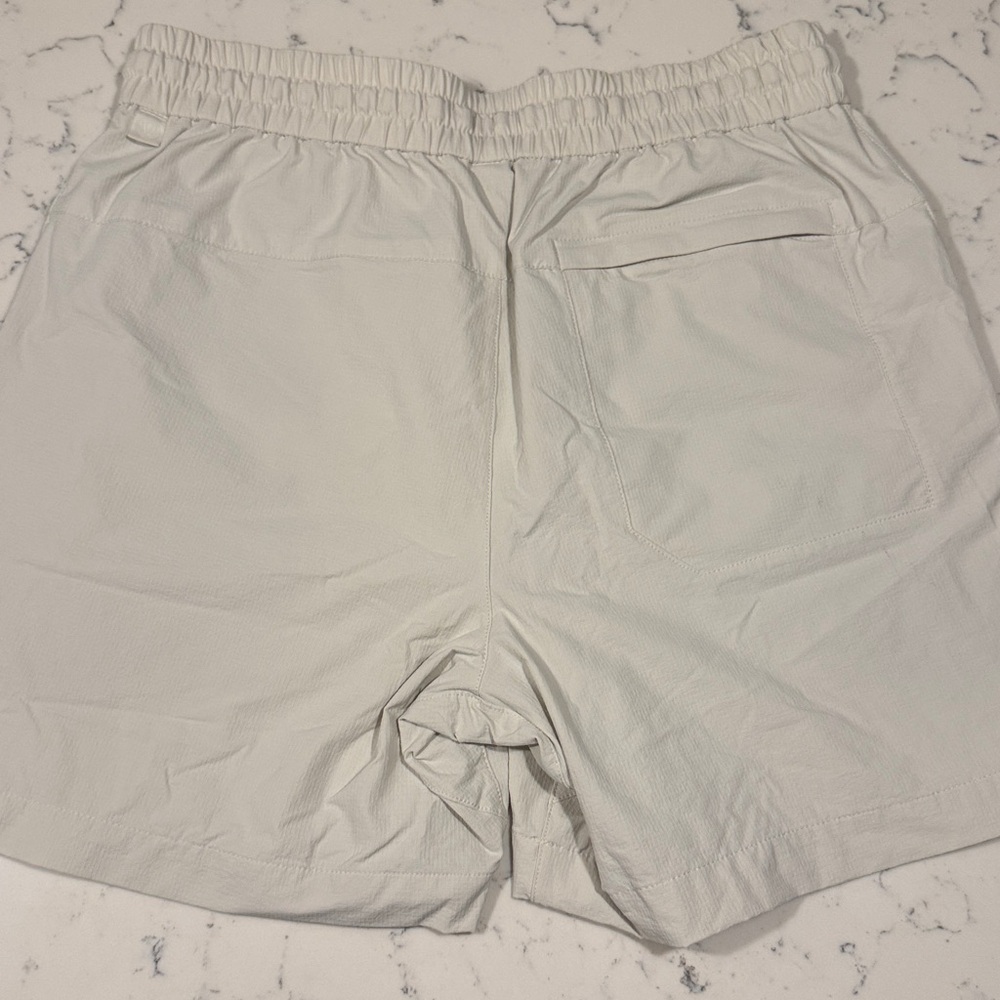 Lululemon bowline short - Picture 2 of 3